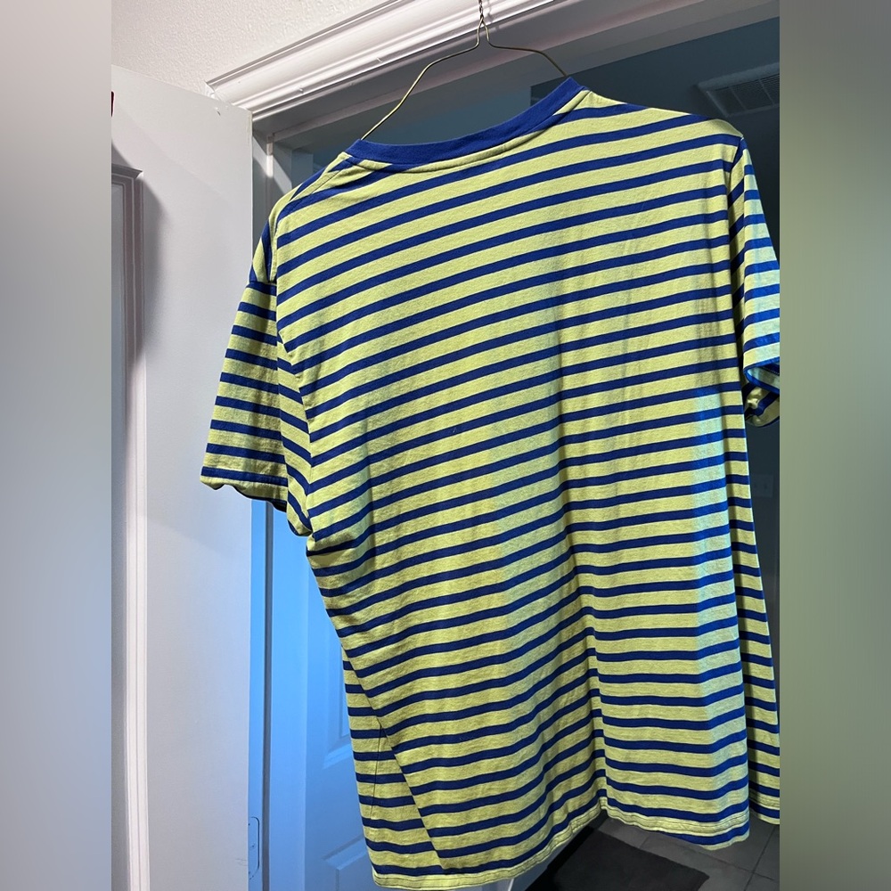 VNeck - Picture 2 of 4